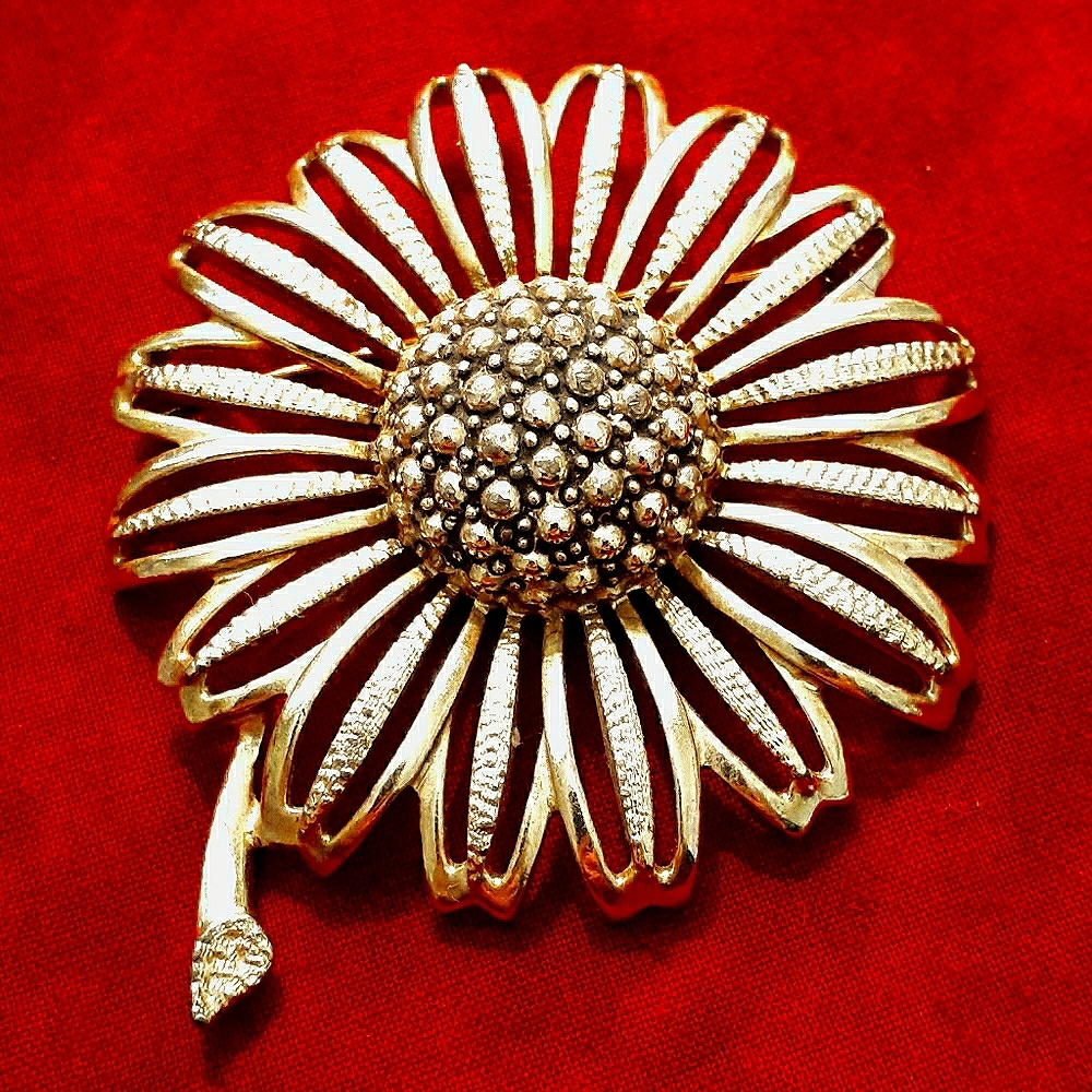 🌼*VINTAGE* SARAH COVENTRY FLOWER PIN ~LARGE FLORAL